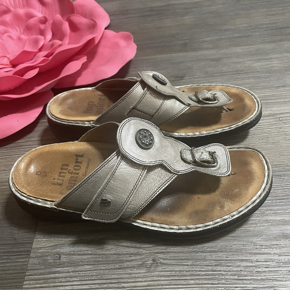 FINN COMFORT Sz 38D (US 7-7.5) Silver Metallic Leather Thong Sandals Comfort